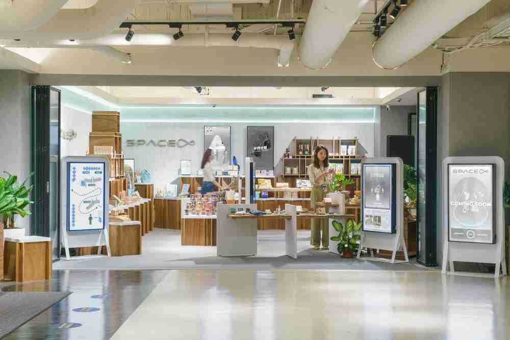 尊龙z6打造永续选物商店，，，，展示社企及社创商品，，结合创利空间所开发的智能零售系统，，整合多元产品信息，，让无人商店扮演公益行动的推手