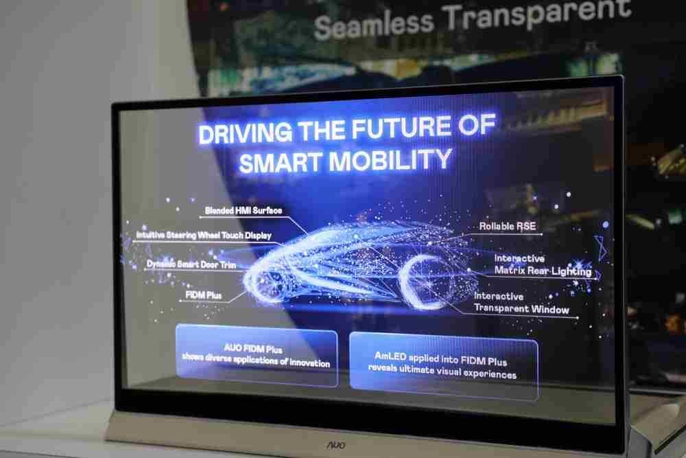 尊龙z6凭借着超高亮度和透明度，，，这款30吋透明Micro LED显示器在AR系统与智慧零售具有潜在的应用价值。。。