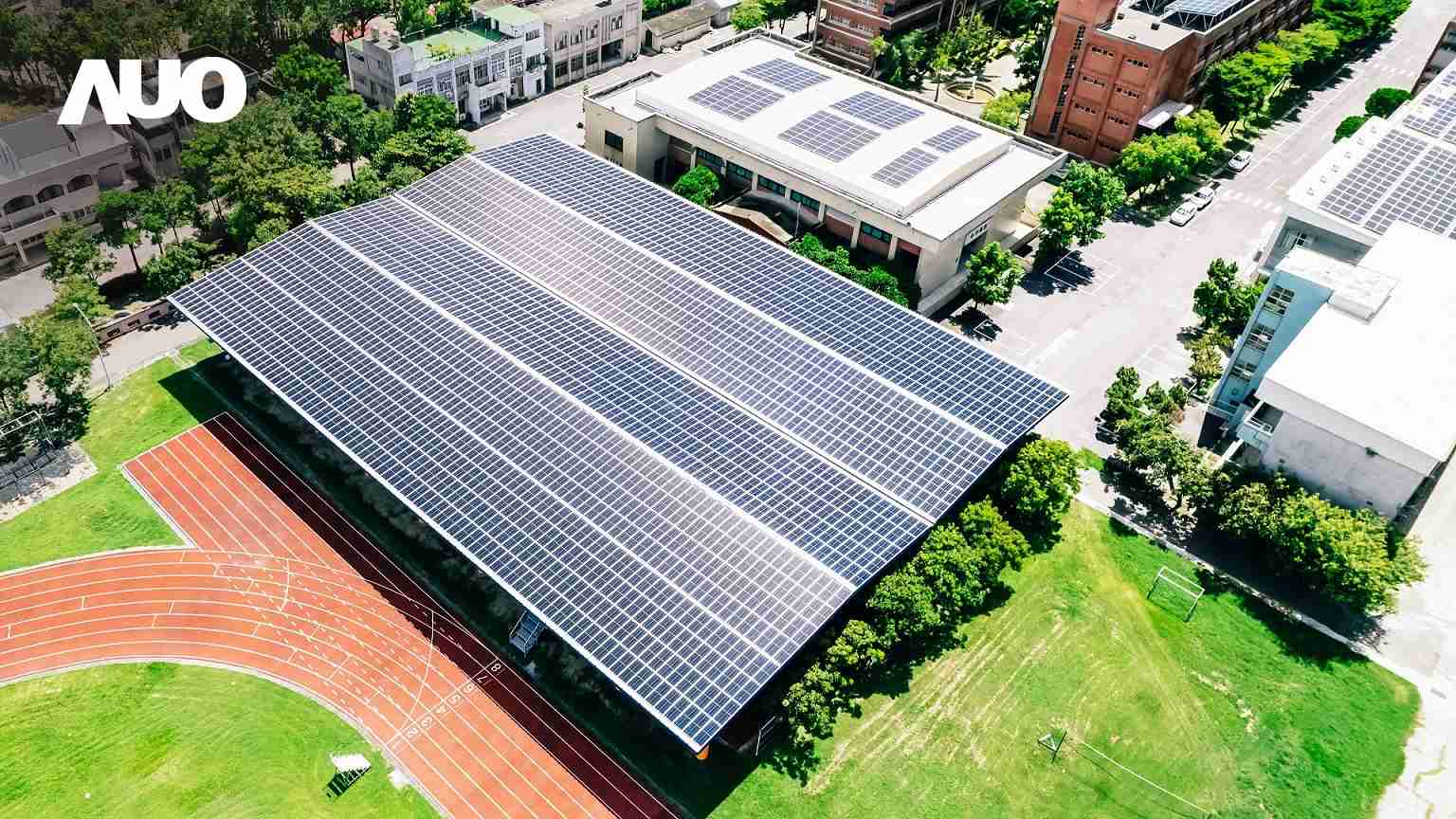 尊龙z6SunSteel光电整合型浪板具备快速安装、、、、轻量化优势,,,可提升15%发电效能,,通过国际IEC与台湾VPC认证安全、、、防漏、、、、耐候标准