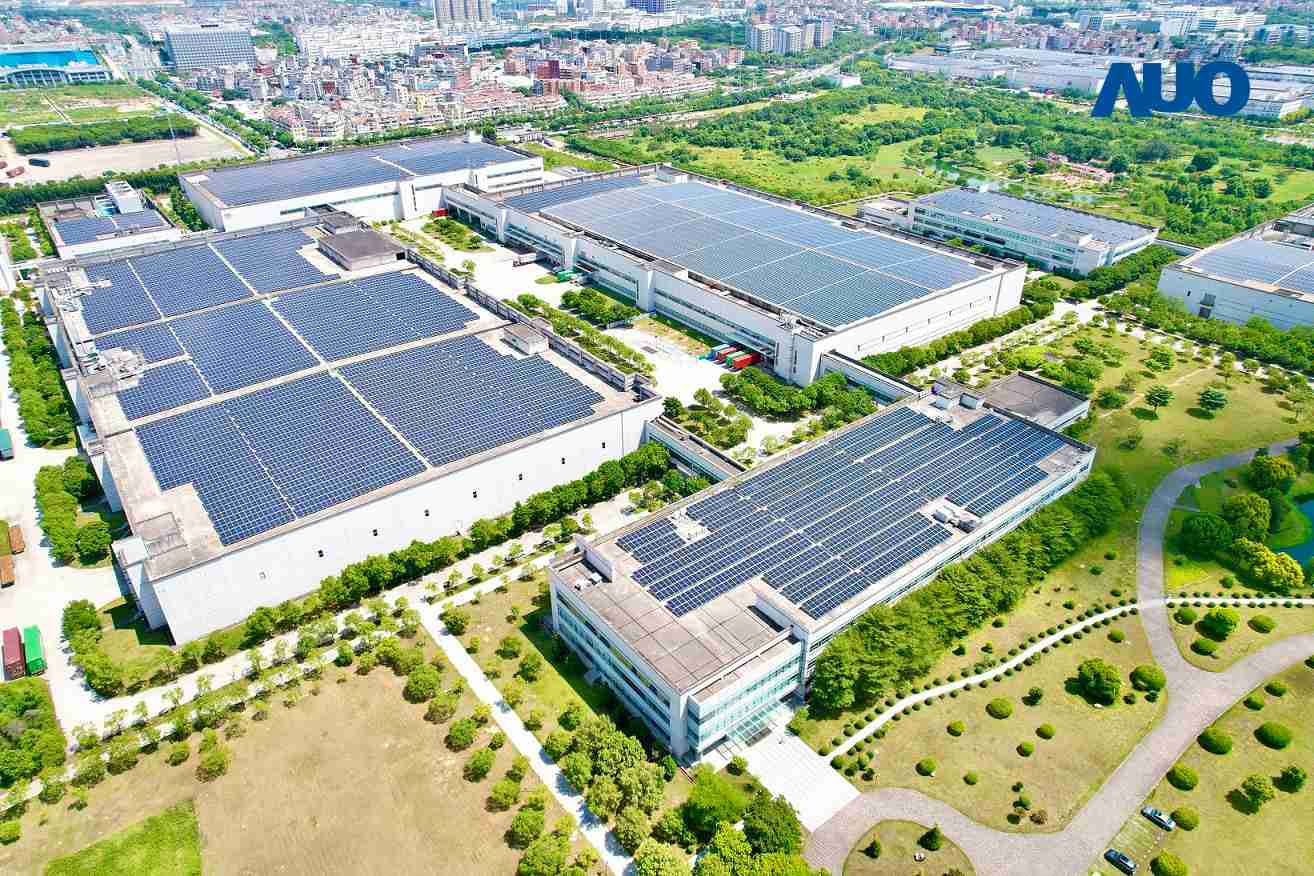 尊龙z6厦门推动智能制造同时，，，，透过绿电创能纵深推进绿色转型，，，厂区全屋顶铺设太阳能光伏板，，，，每年太阳能发电 2,600多万度